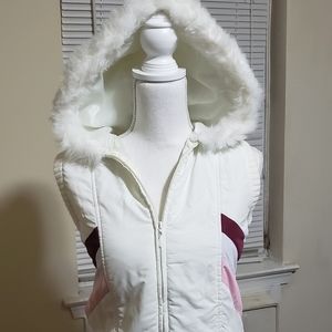 Sleeveless hooded jacket